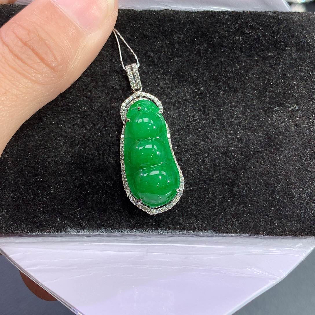 翡翠吊坠(赠链)18K金镶嵌