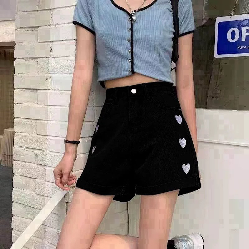 142#高腰A版刺绣爱心图802#牛仔短裤（拉链生锈介意勿拍）