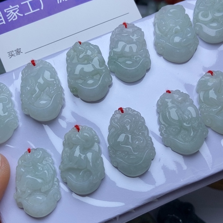 翡翠颈饰未镶嵌翡翠