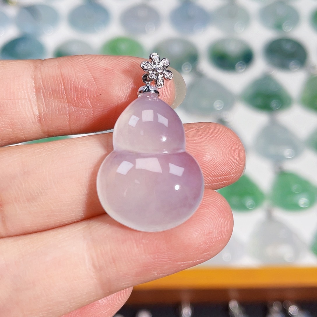 颈饰18K金镶嵌翡翠吊坠