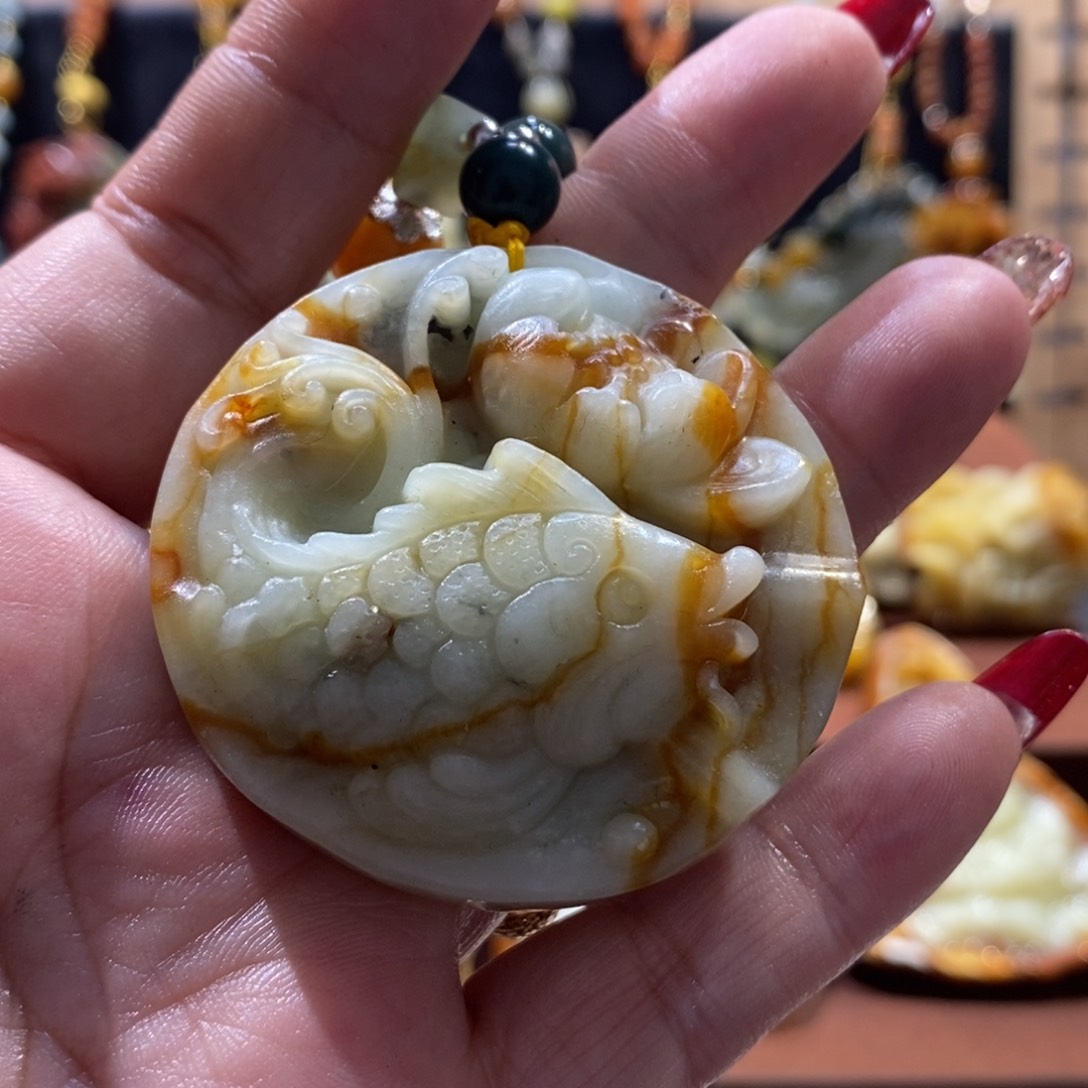 蛇纹石玉颈饰未镶嵌