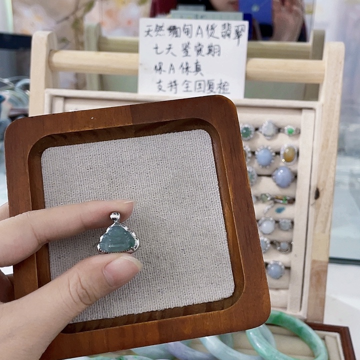翡翠未镶嵌颈饰天然翡翠Ａ货