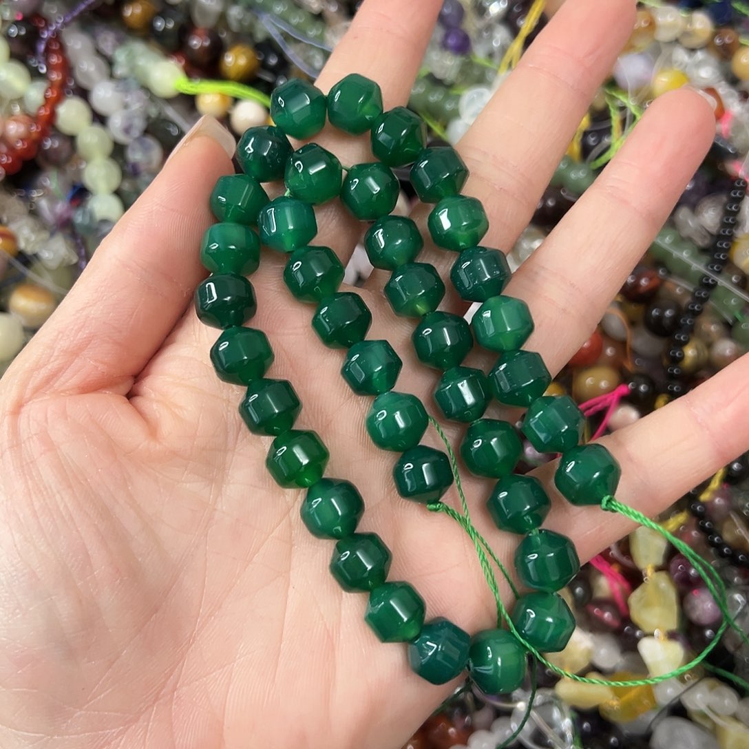 玛瑙/玉髓未镶嵌珠宝半成品，卡10绿玛瑙灯笼切面一条