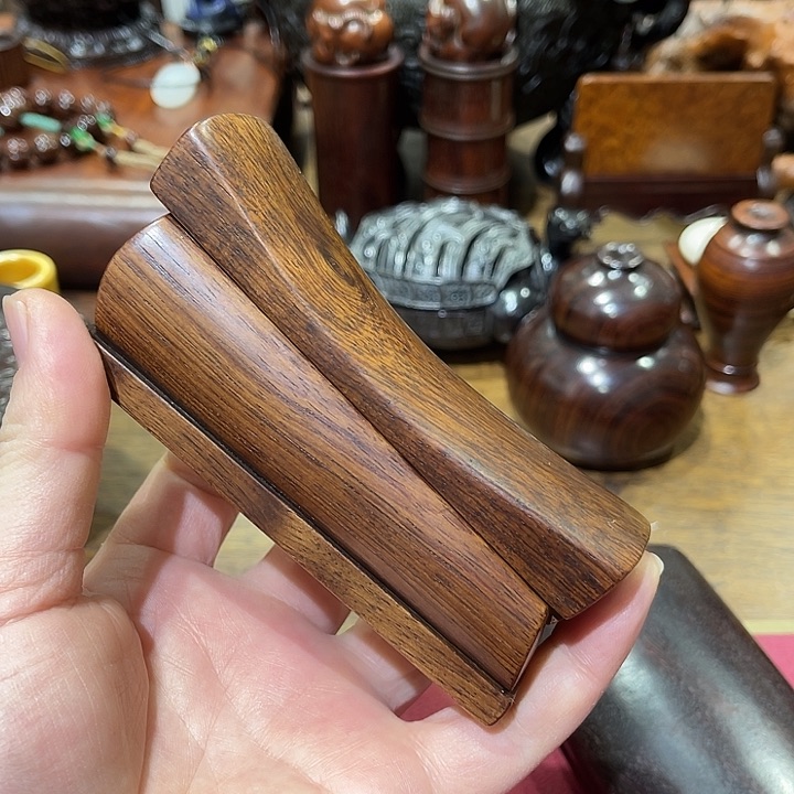 香榧木精品黄花梨和紫檀木器放漏了