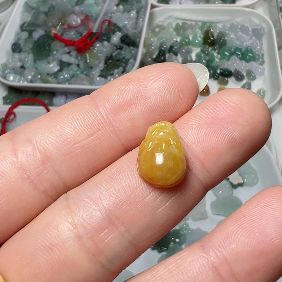 翡翠颈饰未镶嵌缘**此两头孔貔貅13.7*10.7*7.4