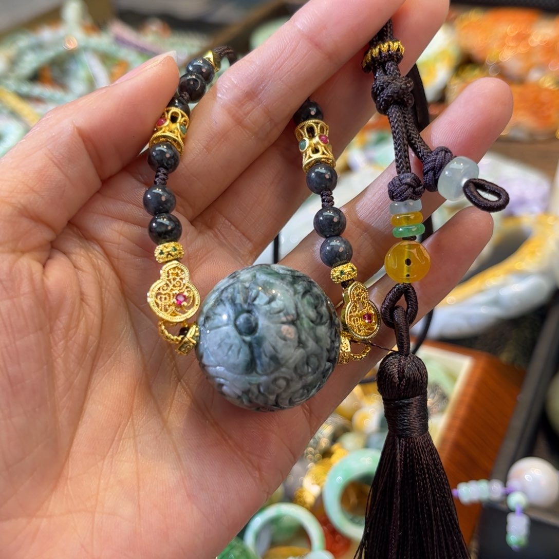 翡翠颈饰未镶嵌待编款