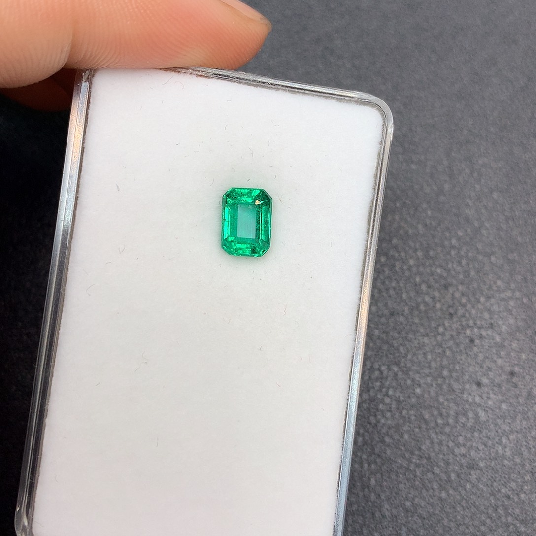 祖母绿裸石未镶嵌