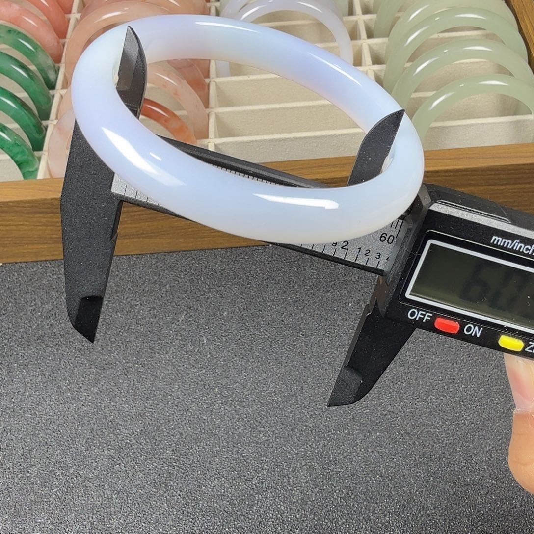 玛瑙/玉髓未镶嵌手镯60圈口