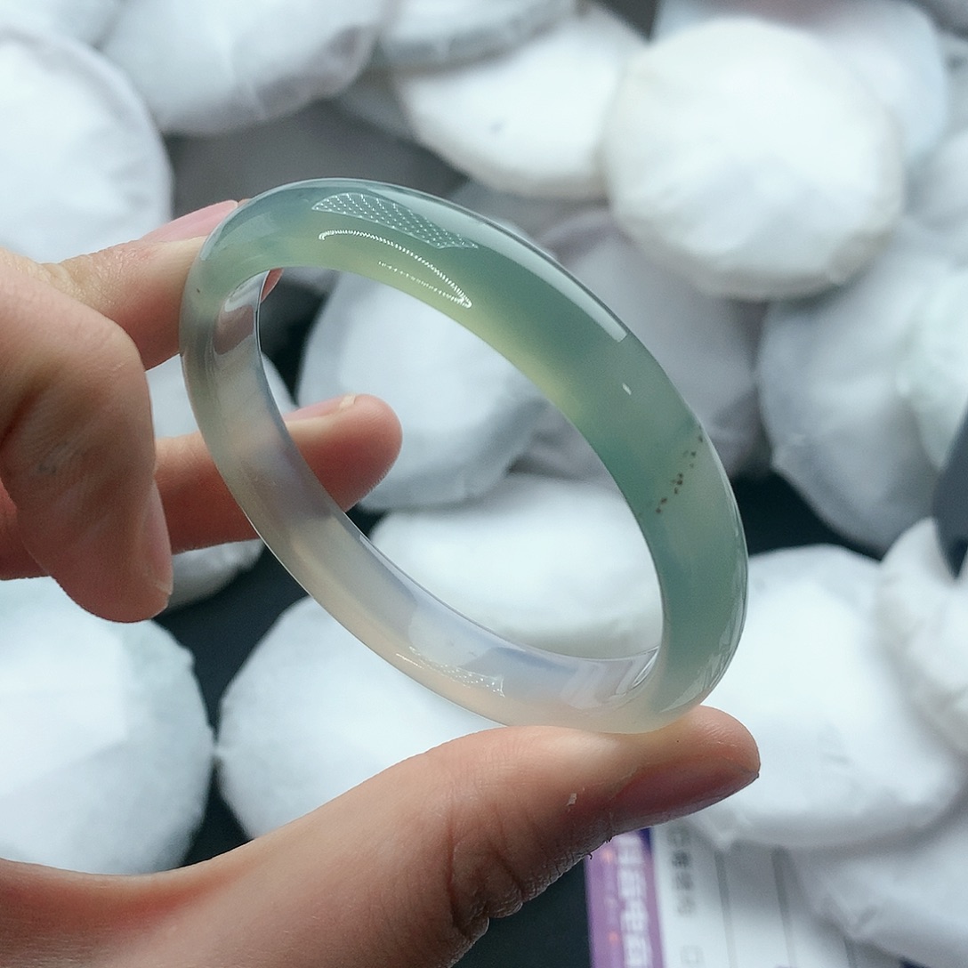 玛瑙/玉髓手镯未镶嵌55