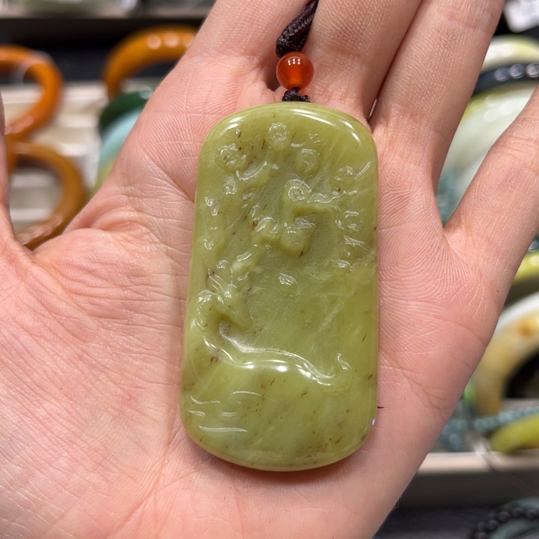 蛇纹石玉颈饰未镶嵌