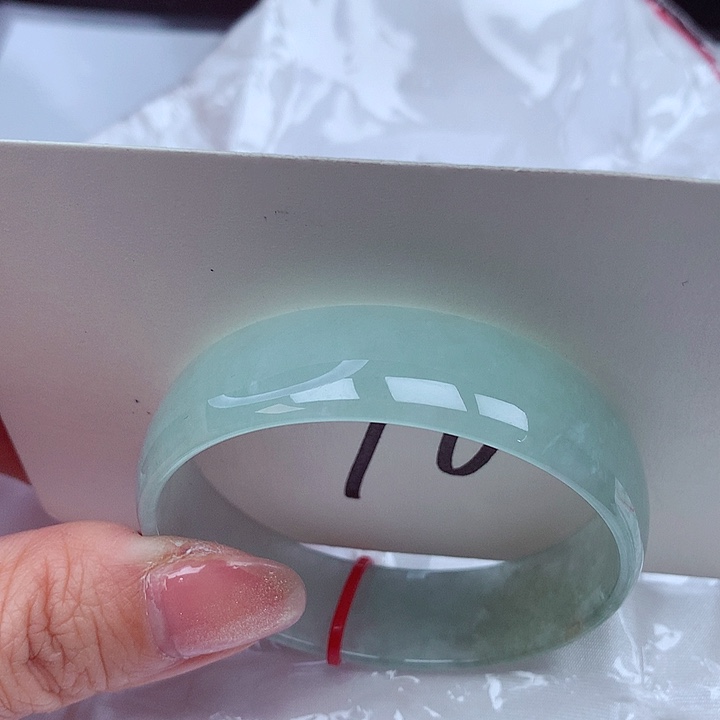 翡翠手镯未镶嵌翡翠