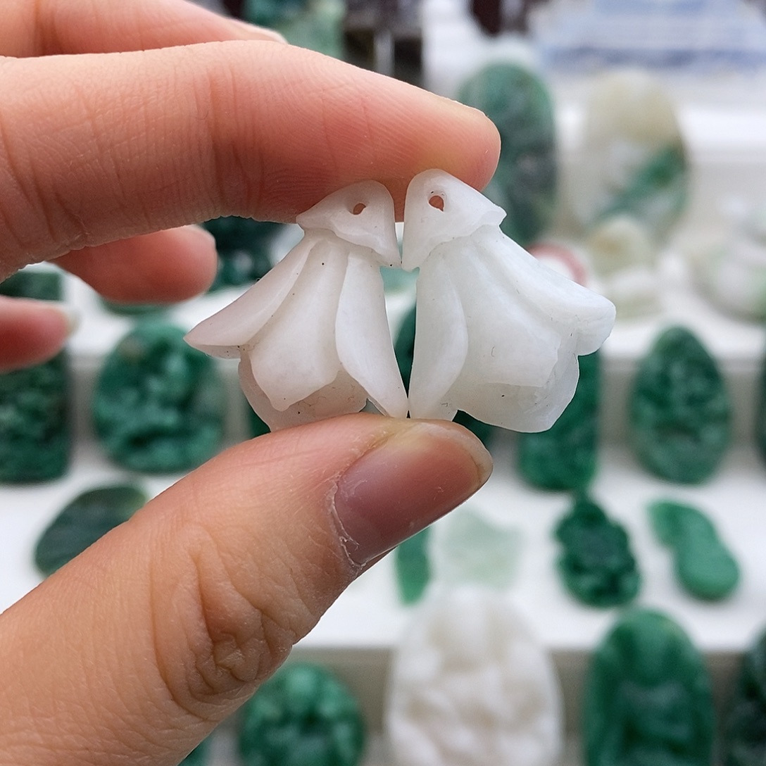 独山玉未镶嵌颈饰