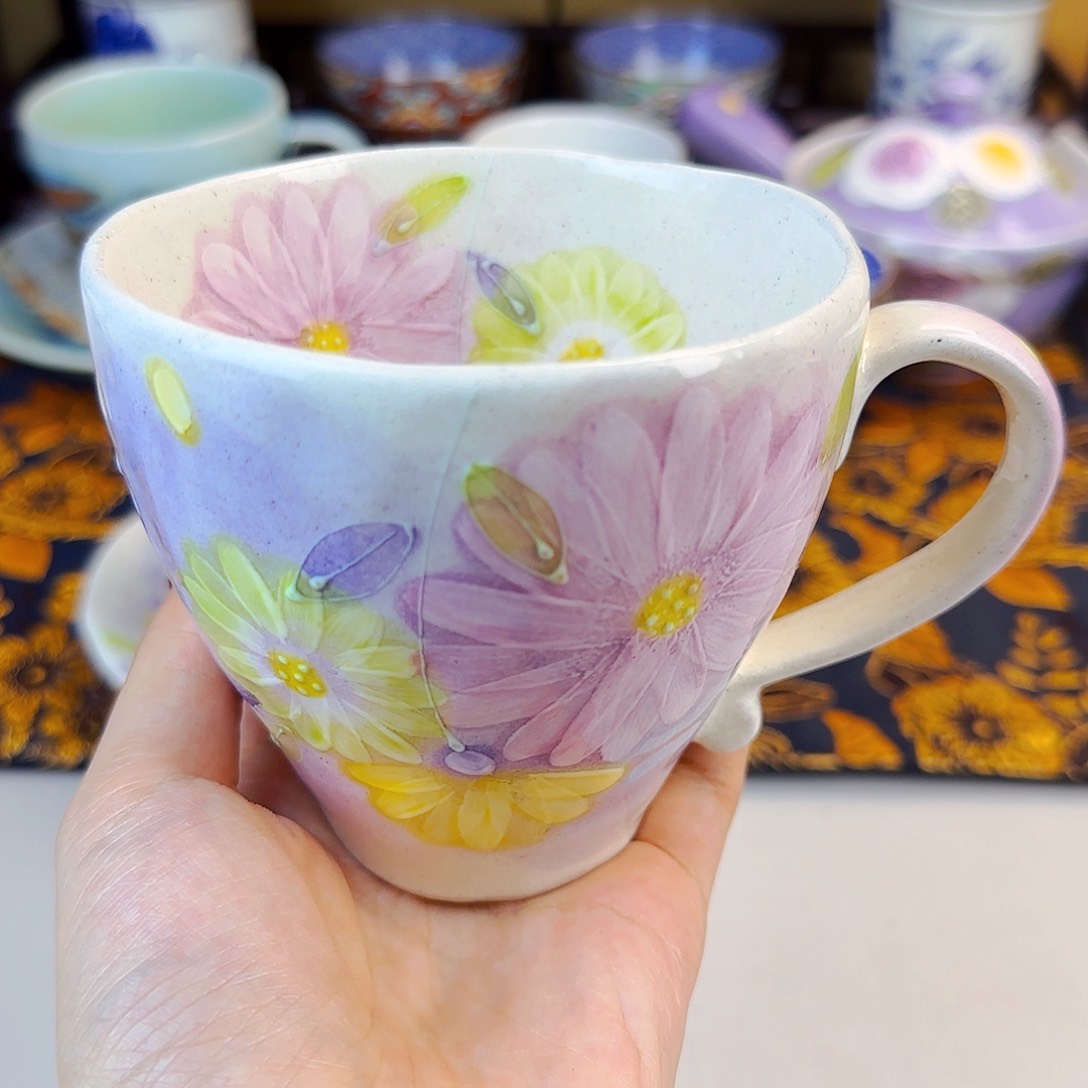 他家茶具瓷器真美！