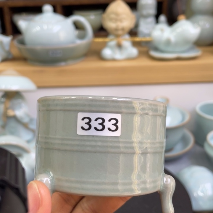杯子微瑕仿古三足7cm