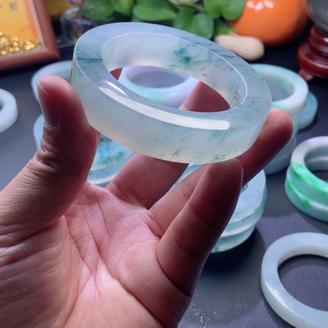 枝***子定制翡翠未镶嵌手镯