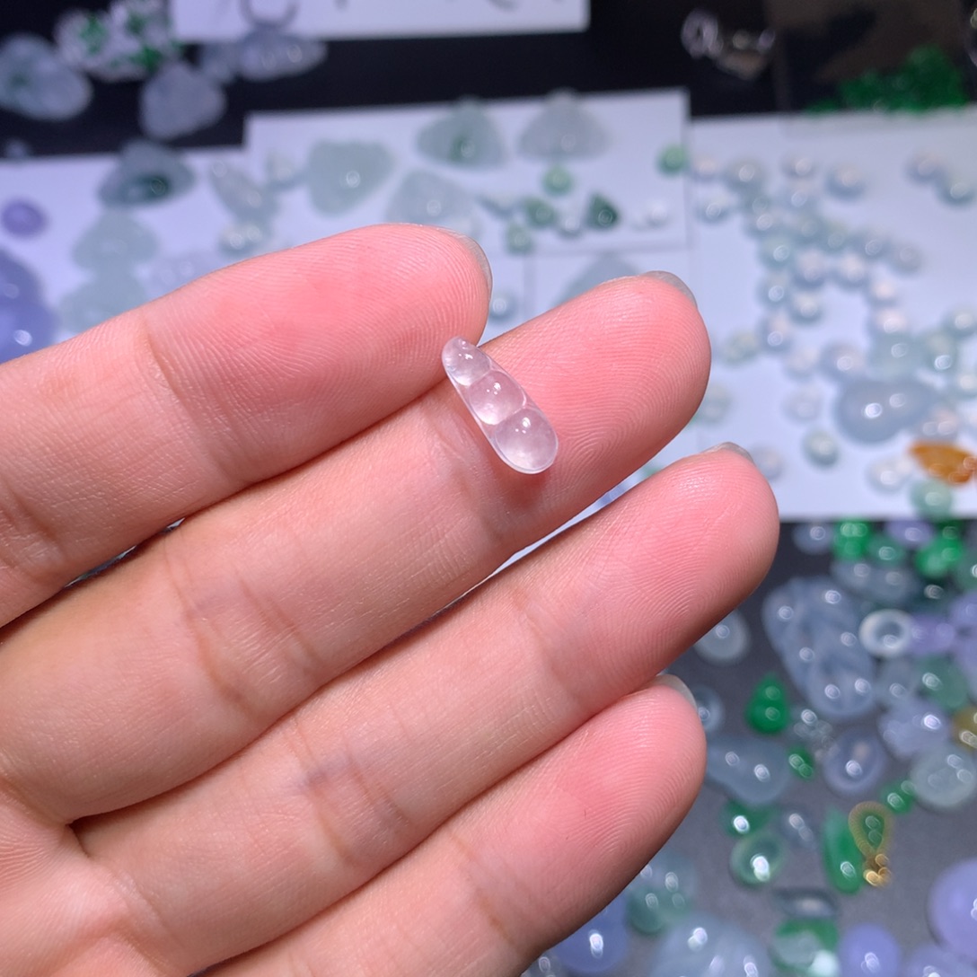 颈饰未镶嵌翡翠豆子