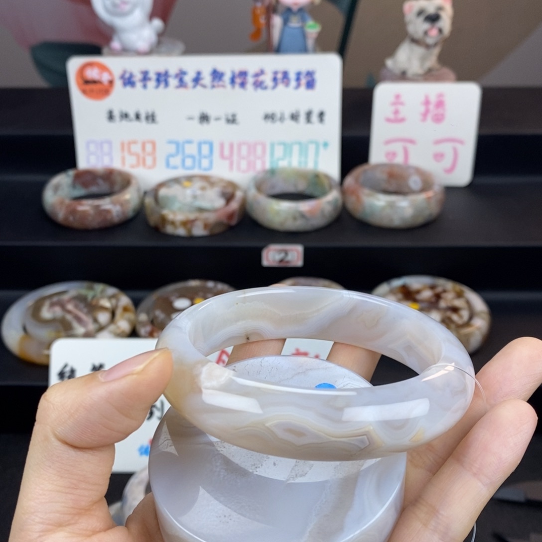 石英质玉手镯未镶嵌