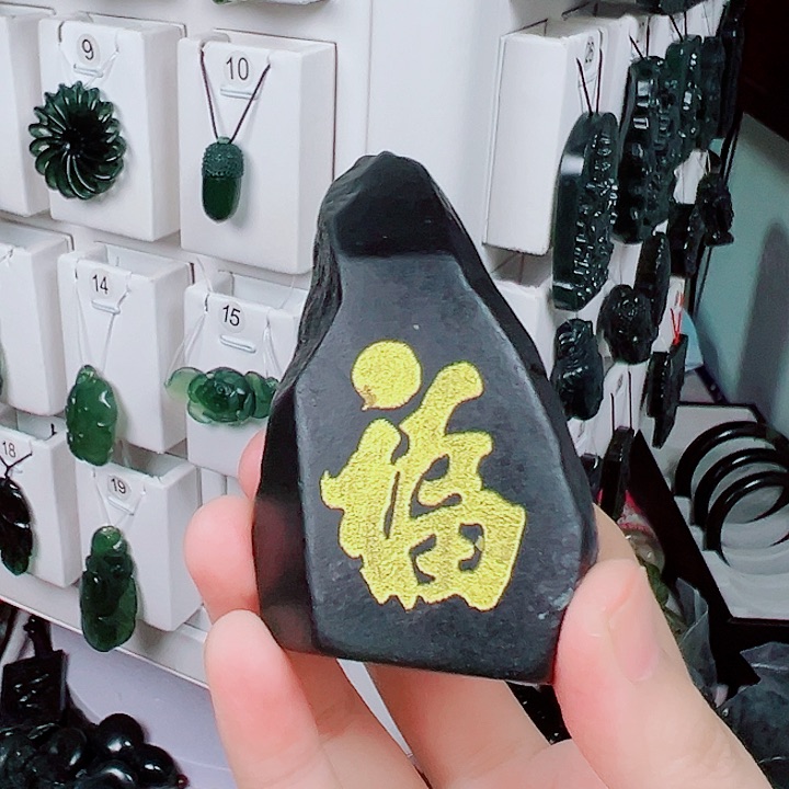 蛇纹石玉颈饰合金