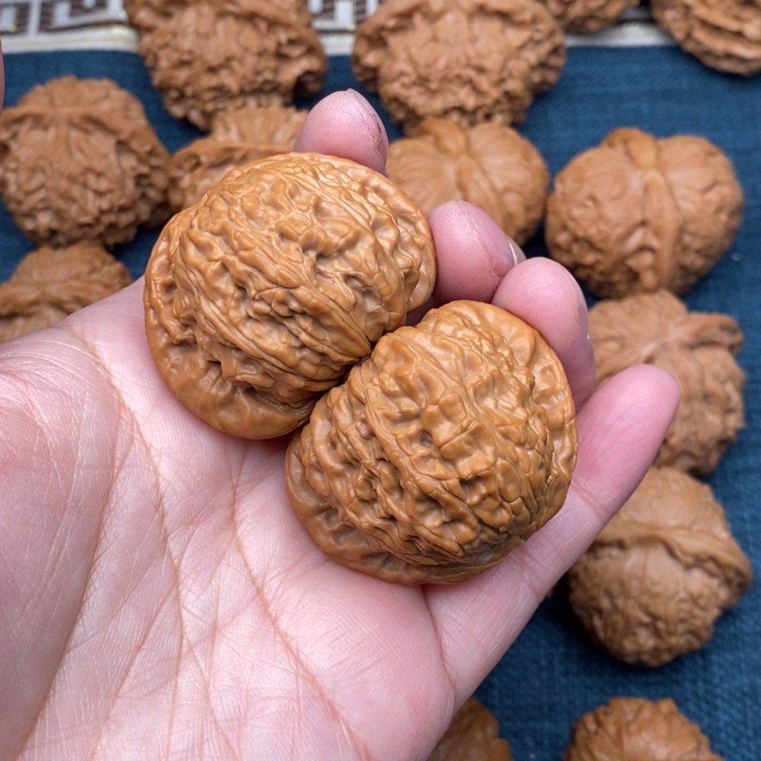 文玩核桃把件42闷白全品