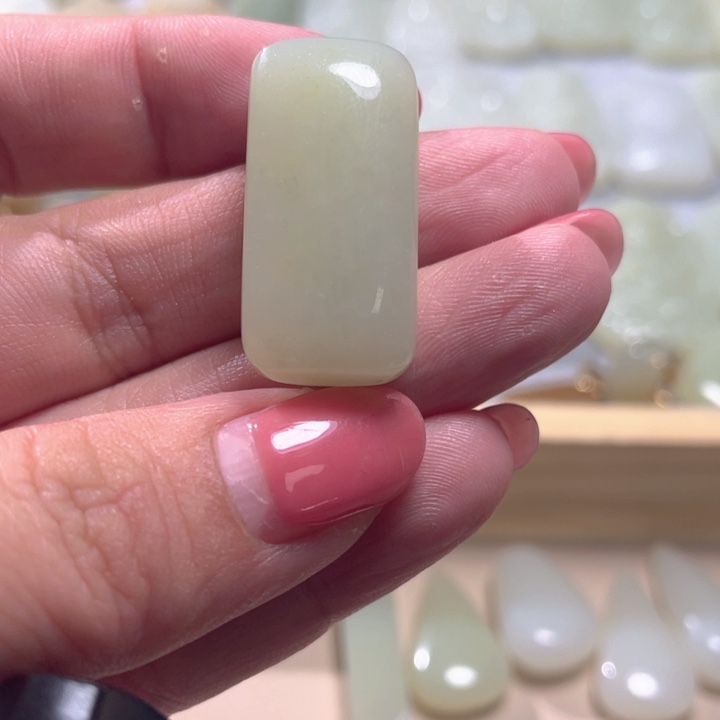 未镶嵌和田玉（糖玉）珠宝半成品