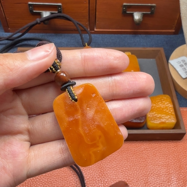 蜜蜡未镶嵌吊坠(赠链)