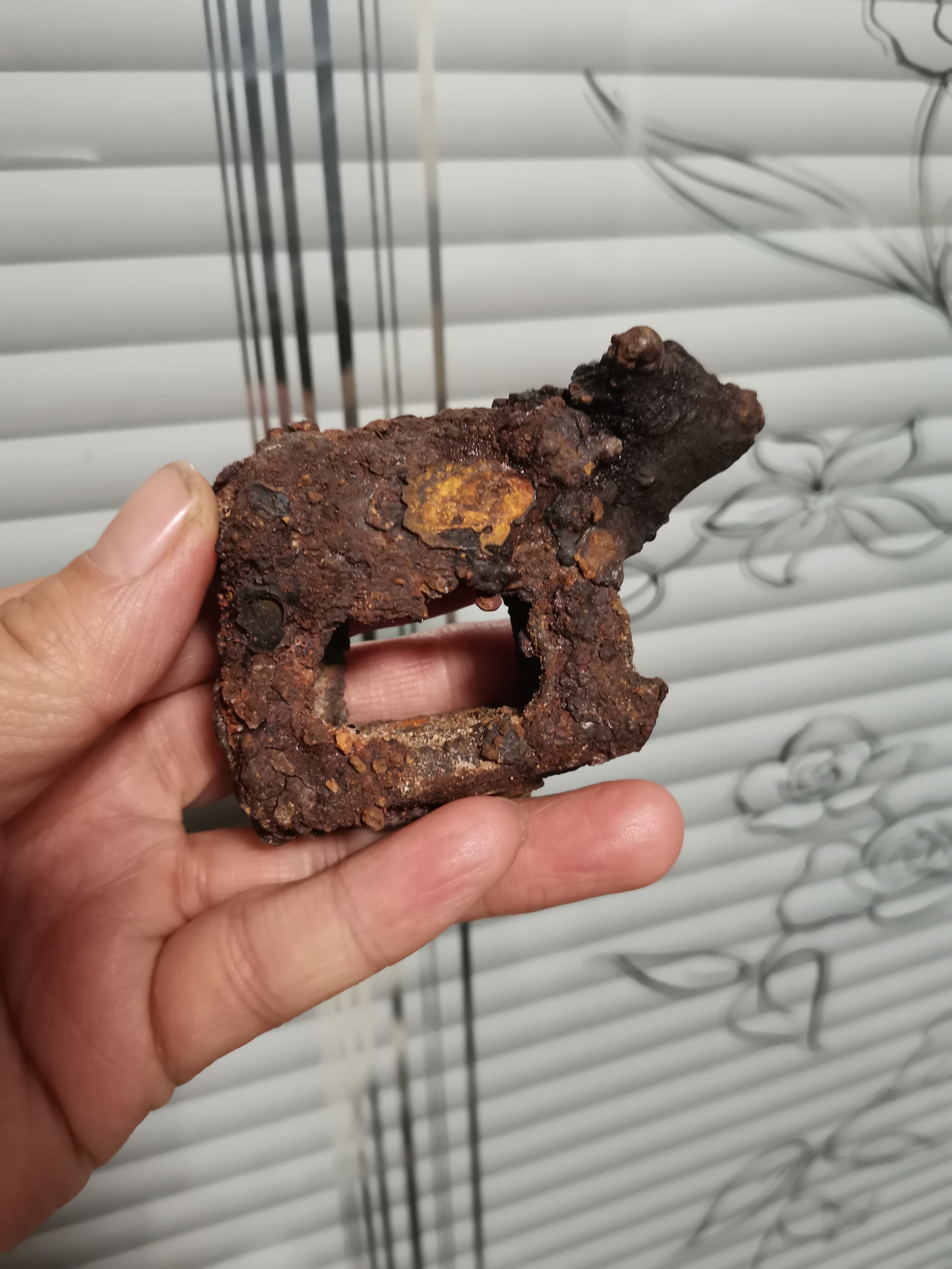 一件铁器，商品如图