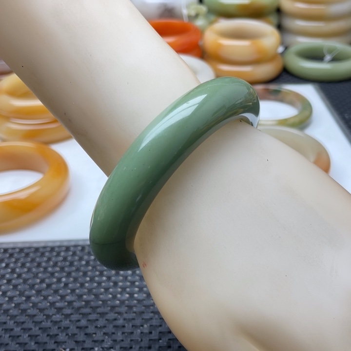 石英质玉手镯未镶嵌