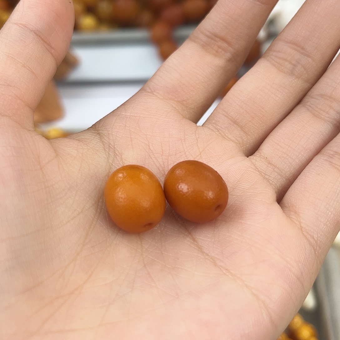 琥珀颈饰未镶嵌千****3蜜蜡