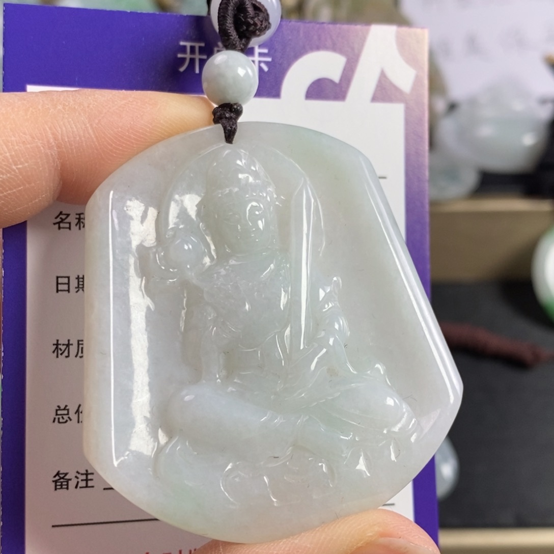 翡翠颈饰未镶嵌虚空藏