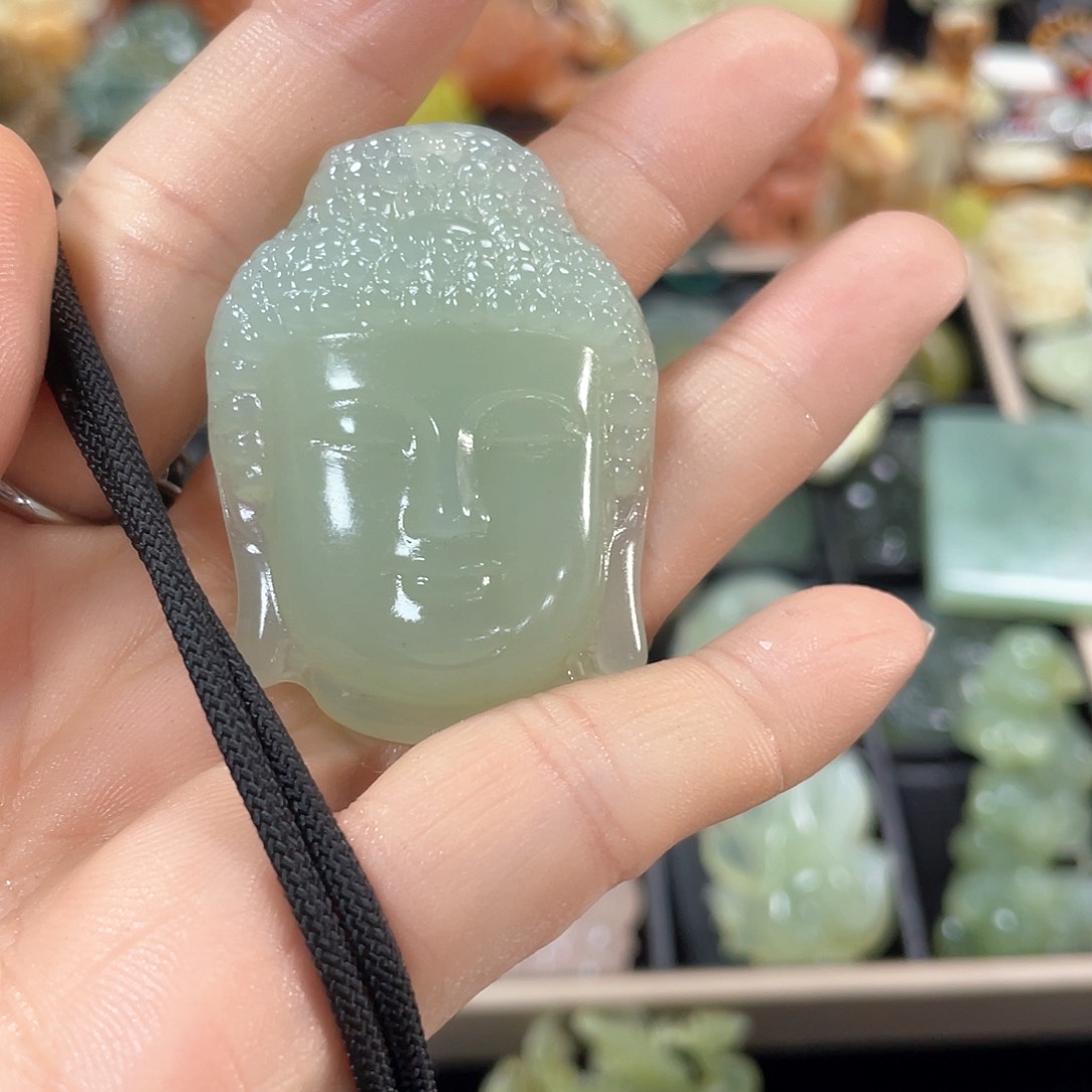 蛇纹石玉颈饰合金