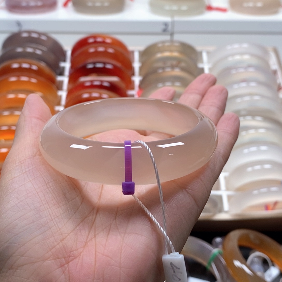 肚***.玛瑙/玉髓手镯未镶嵌包容