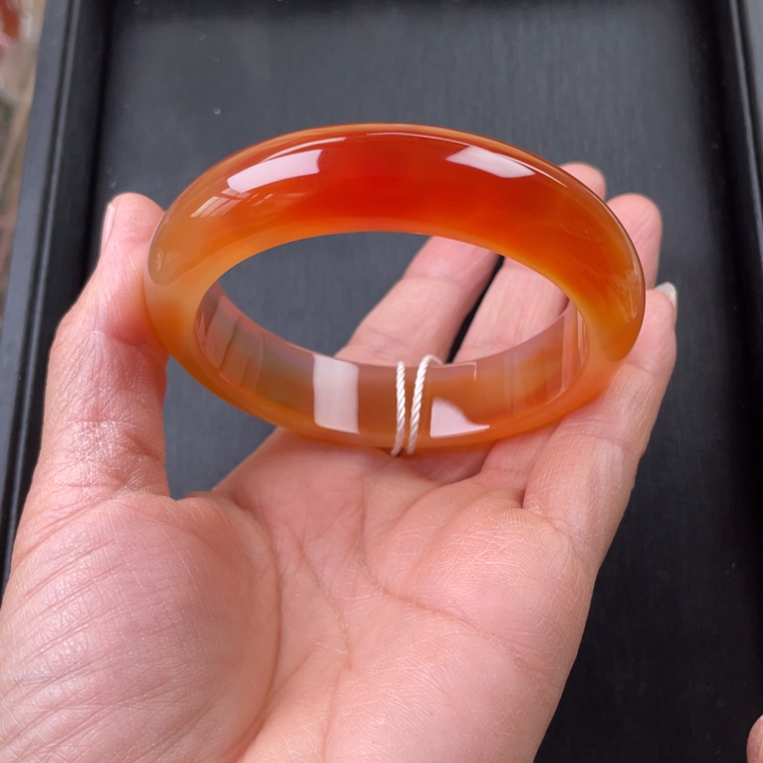 玛瑙/玉髓手镯未镶嵌R****l