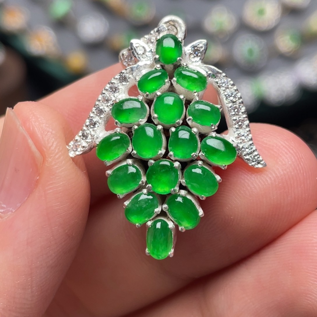 翡翠未镶嵌颈饰小*狸纯天然缅甸翡翠