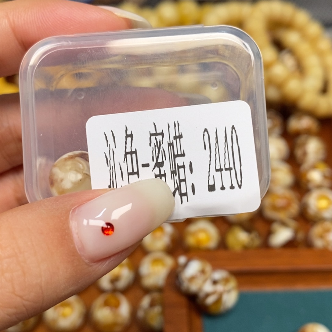 蜜蜡未镶嵌珠宝奇石2440