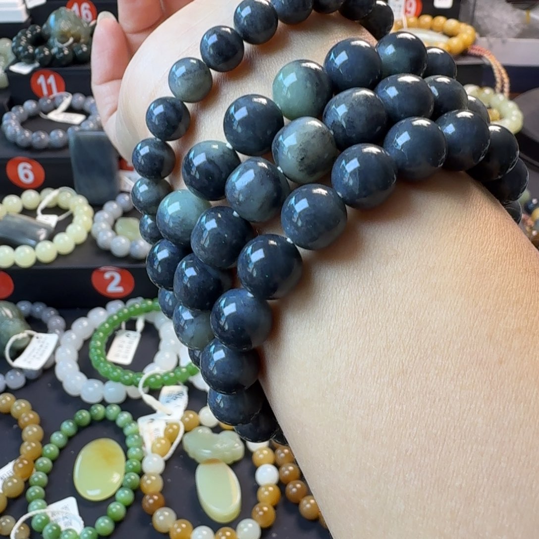 和田玉未镶嵌手链包容结构