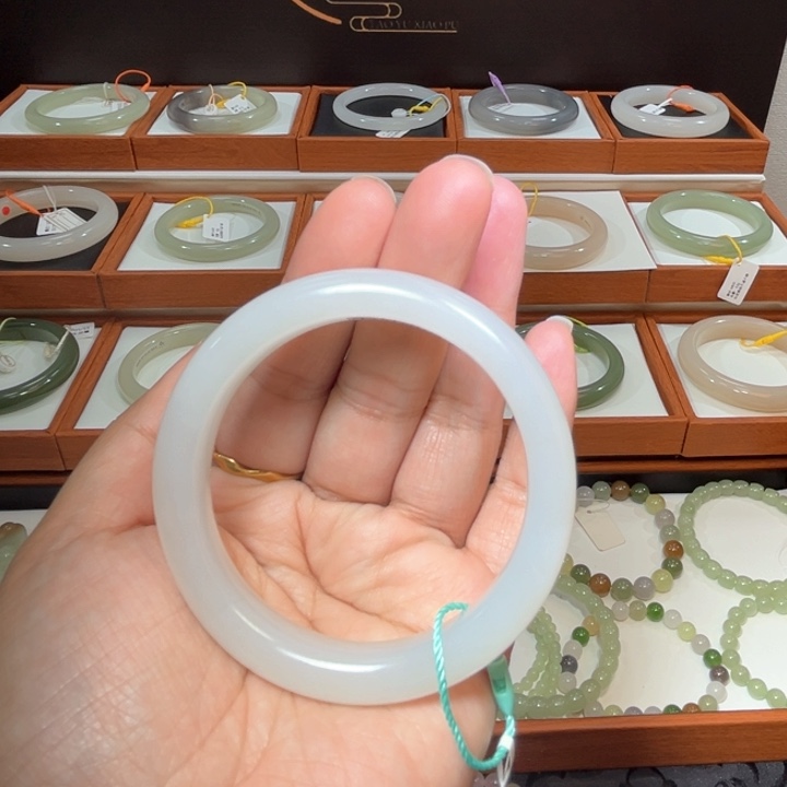 和田玉手镯未镶嵌56