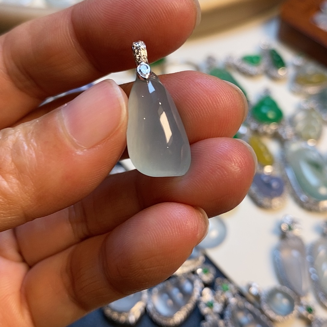 翡翠颈饰18K金镶嵌福瓜