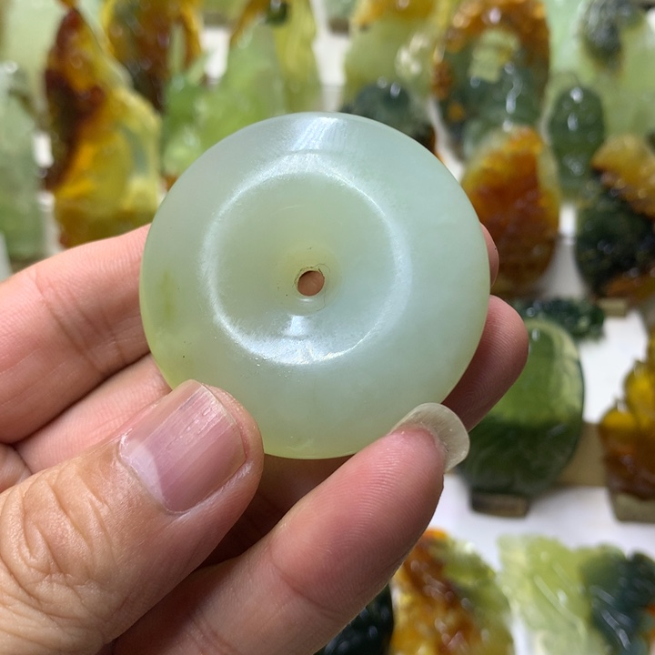 蛇纹石玉颈饰未镶嵌