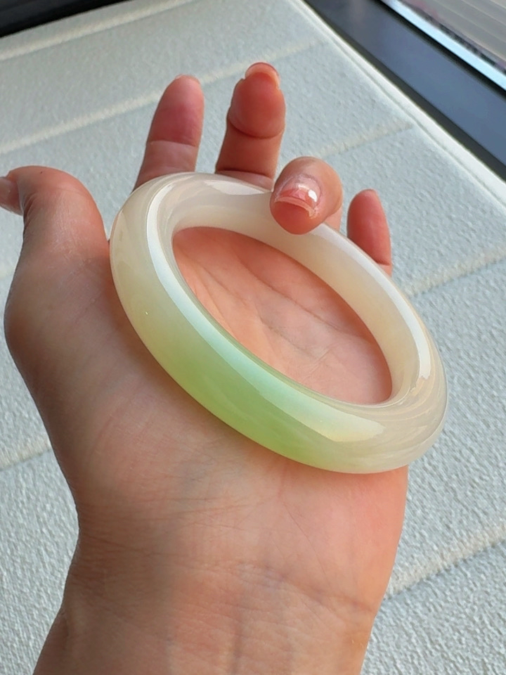 纯天然精品和田玉藕粉翠青手镯