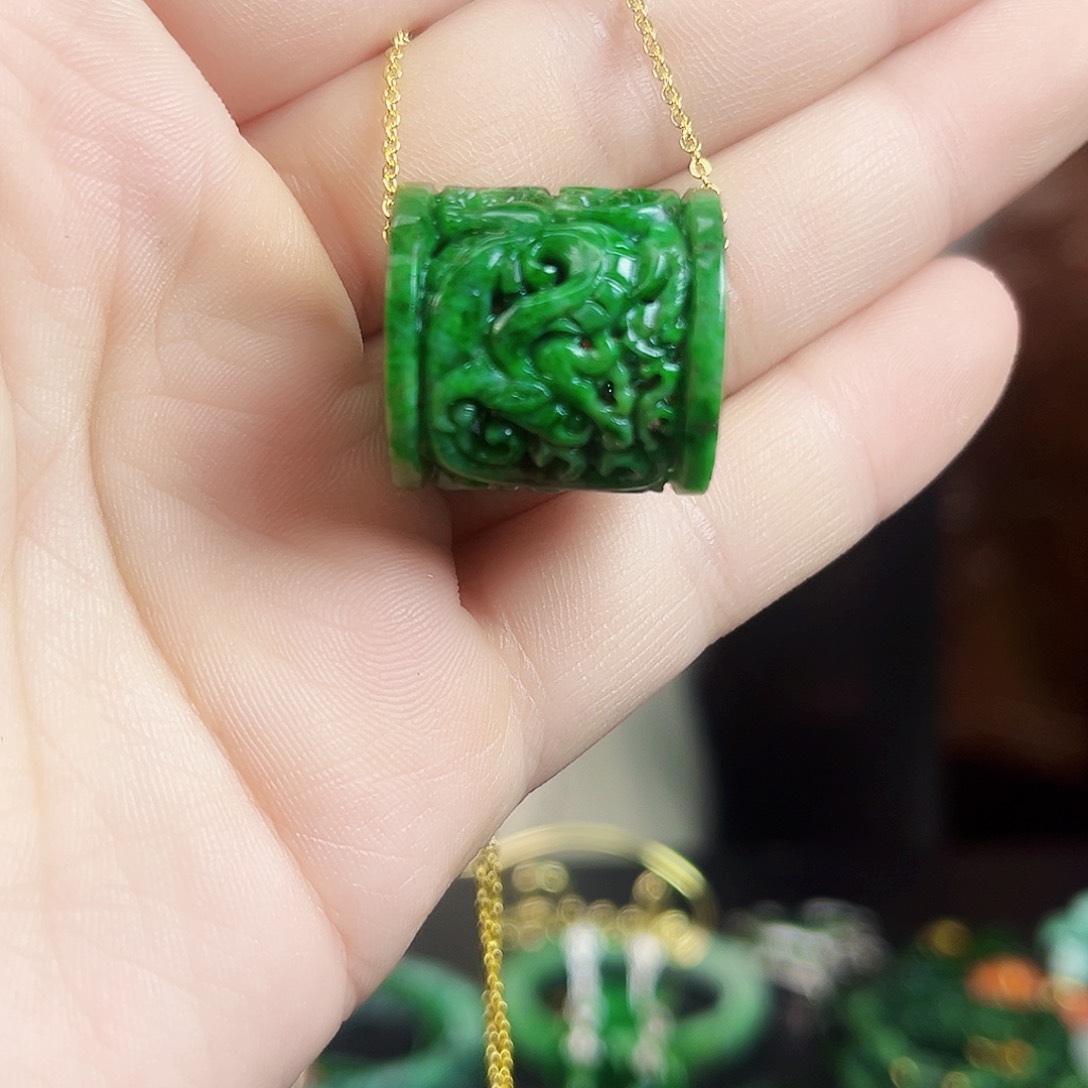 翡翠颈饰未镶嵌吊坠