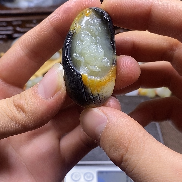 和田玉未镶嵌把件