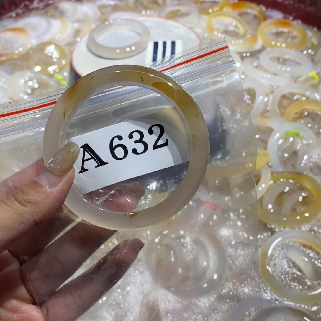 好***蚕玛瑙/玉髓未镶嵌手镯