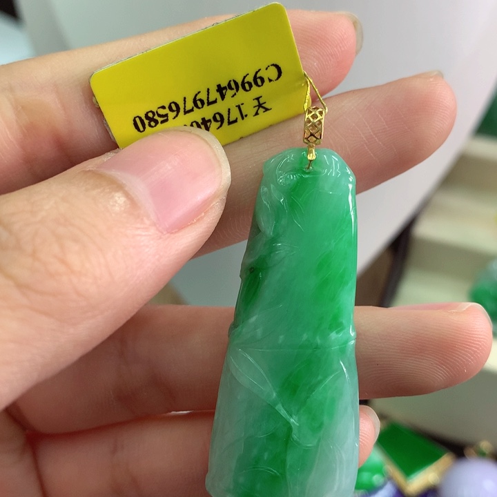 吊坠(不含链)18K金镶嵌翡翠
