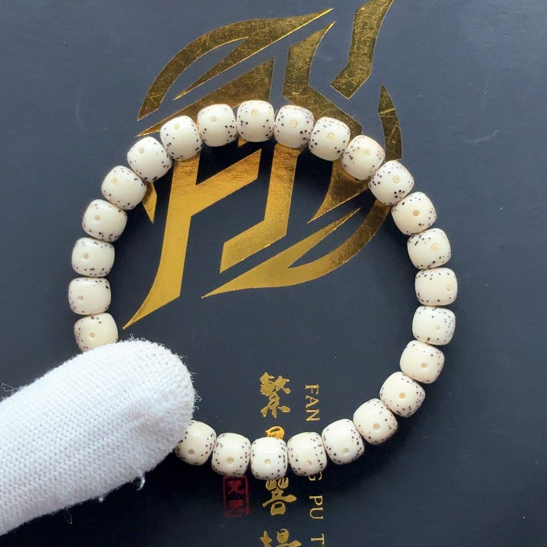 星月菩提吊坠28冰白大眼睛通体8左右单圈