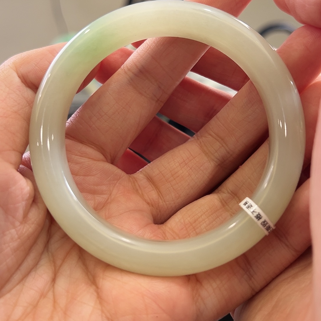 1***2和田玉未镶嵌手镯2600