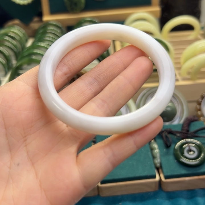 和田玉手镯未镶嵌61.9圈围10183