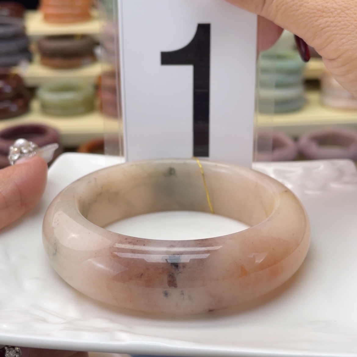 【闪购商品】石英质玉手镯未镶嵌