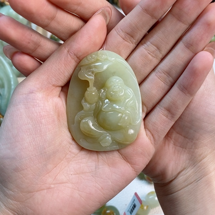 透闪石质玉吊坠未镶嵌行*