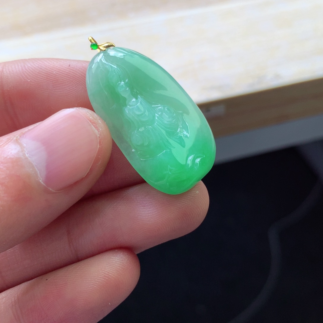 翡翠颈饰18K金镶嵌吊坠