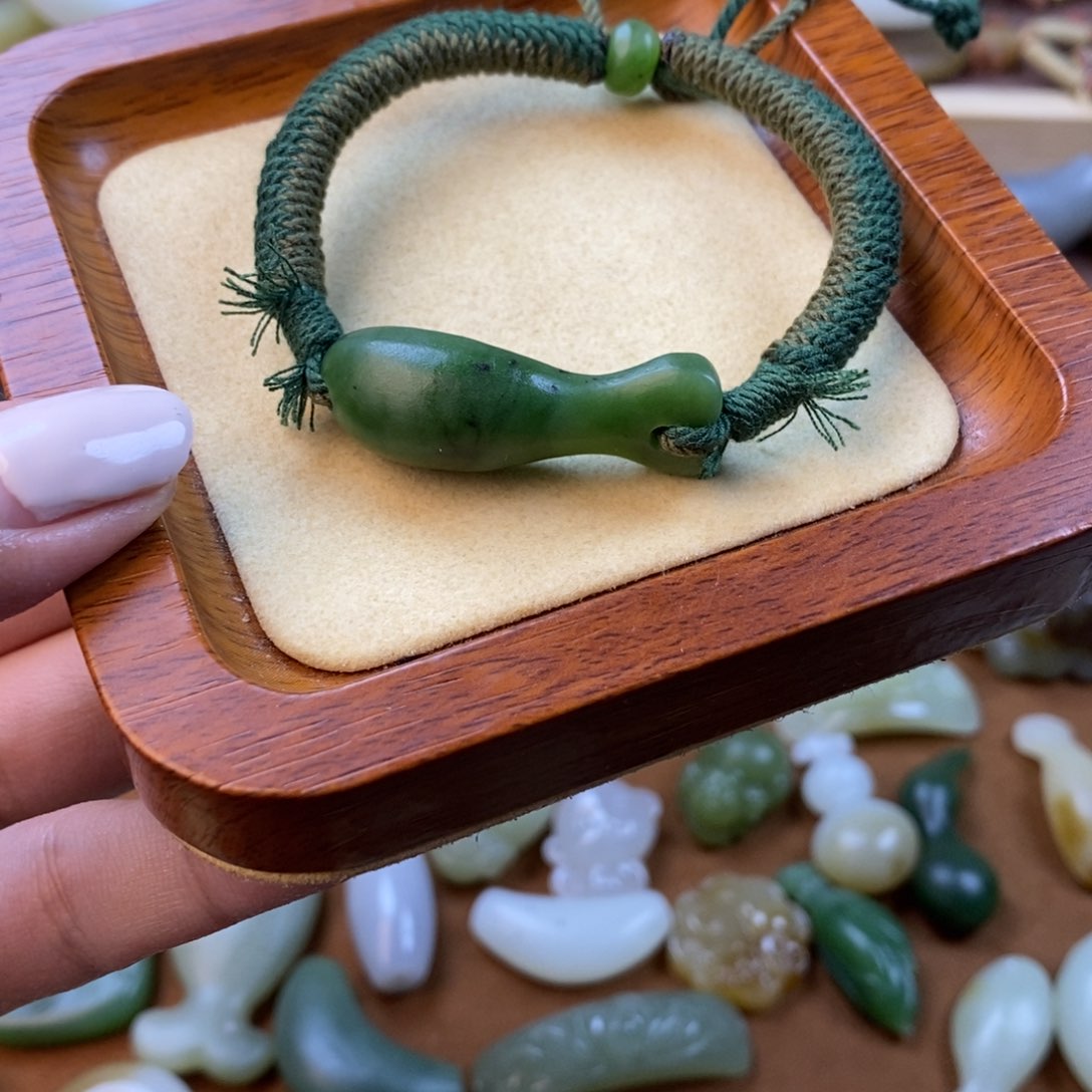 手链未镶嵌和田玉（碧玉）流*?